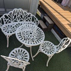 ガーデンテーブルセット　テーブル1台、チェア3脚　セット（ホワイト）の画像