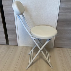 折りたたみ椅子の画像