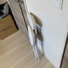 折りたたみ椅子の画像