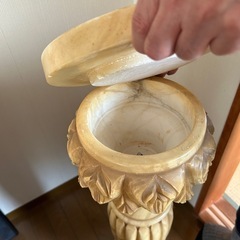 【お譲り先決定しています】27日お取引　大理石？　花台　オブジェの画像