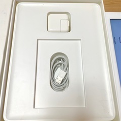 iPad 第4世代 Wi-Fiモデル 16GB（ホワイト）箱付き・動作品の画像