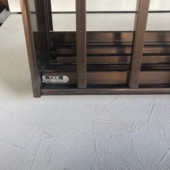 YKK 窓、窓枠格子の画像
