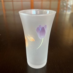 【新品未使用】花柄の一口ビールグラス&小皿セット　5客　豆皿　コップ　フロスト仕上げ　すりガラスの画像