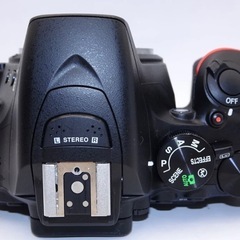 【美品】Nikon D5600 デジタル一眼レフカメラ（単焦点レンズ付）レンズ×2個セットの画像