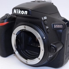【美品】Nikon D5600 デジタル一眼レフカメラ（単焦点レンズ付）レンズ×2個セットの画像