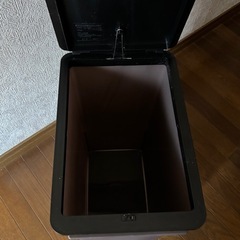 蓋付き　ゴミ箱の画像