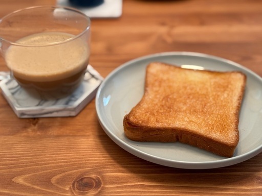 LOWYAのダイニングテーブル