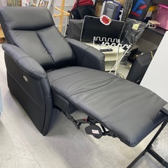 値下げ！良品✨ ニトリ 電動リクライニングチェア(コンフェ革 BK)の画像