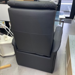 値下げ！良品✨ ニトリ 電動リクライニングチェア(コンフェ革 BK)の画像