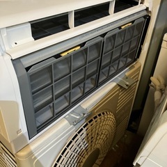 I2507-285 HITACH ルームエアコン 白くまくん RAS-JT28KE8 2019年製 10畳用　リモコンあり 100V ポンプダウン実施済み フィルター清掃必要 ガス残量不明 取付工事はお客様で手配して下さいの画像