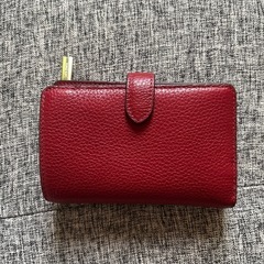 素敵💓な赤色の折り財布の画像