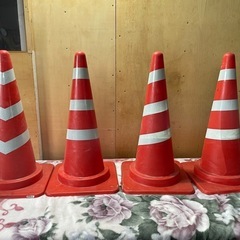 カラーコーン　4本　　パイロン　赤白3段