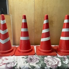 カラーコーン　4本　　パイロン　赤白3段の画像