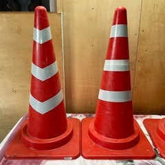 カラーコーン　4本　　パイロン　赤白3段の画像