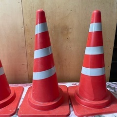 カラーコーン　4本　　パイロン　赤白3段の画像