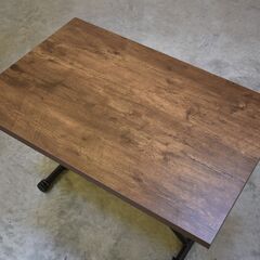 ≪zyt2329ジ限≫ ヴィンテージ風プリント天板 昇降テーブル 幅120cm 奥行80cm 高さ70cm 武田コーポレーション T7-GDT120BR ブラウン系 おしゃれ/ブルックリン/中古家具/宮城県仙台市 70707-10の画像