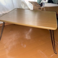 折りたたみテーブルの画像