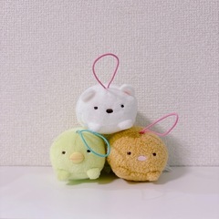 すみっコぐらし　うつぶせゴムひも付きマスコット3個