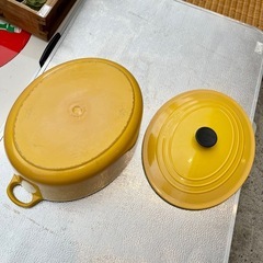 《売約済》【武蔵小山店】 ルクルーゼ Le Creuset ココット オーバル 鍋 ル・クルーゼ ホーロー鍋 両手鍋 オーバル鍋 楕円鍋 大型鍋 鋳物鍋 IH対応 ガス対応 オーブン対応 調理器具 キッチン用品 イエロー 黄色 35cm 料理好き キャンプ用品 フレンチ 北欧風 おしゃれ鍋 の画像