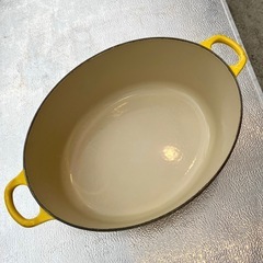 《売約済》【武蔵小山店】 ルクルーゼ Le Creuset ココット オーバル 鍋 ル・クルーゼ ホーロー鍋 両手鍋 オーバル鍋 楕円鍋 大型鍋 鋳物鍋 IH対応 ガス対応 オーブン対応 調理器具 キッチン用品 イエロー 黄色 35cm 料理好き キャンプ用品 フレンチ 北欧風 おしゃれ鍋 の画像