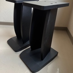 木製スピーカースタンドの画像