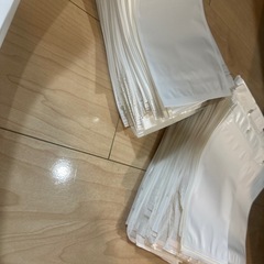 ホワイトのプラスチック製ジップバックの画像