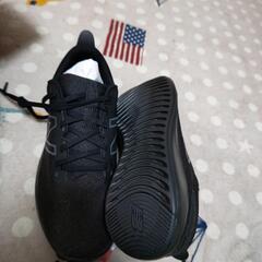 new balance黒のスニーカーの画像