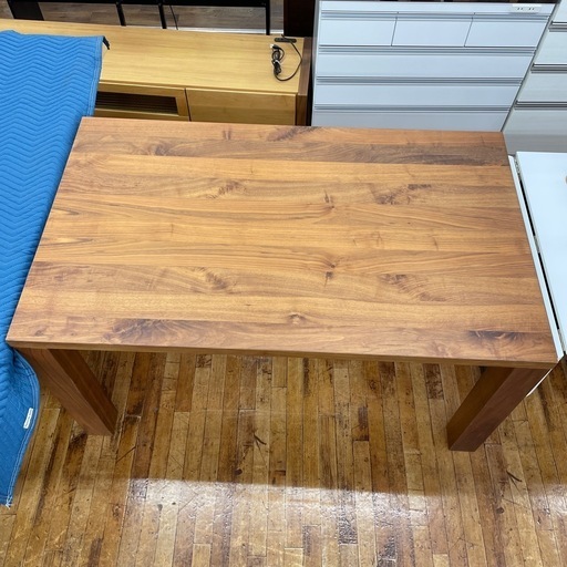 ダイニングテーブル　IKEAのご紹介です。