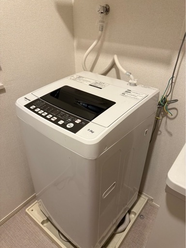 冷蔵庫、洗濯機、電子レンジの三点セット
