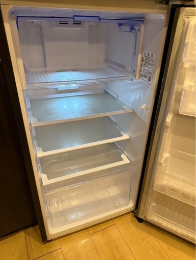 冷蔵庫、洗濯機、電子レンジの三点セット
