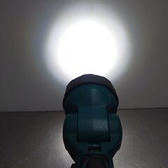 マキタ　Makita　充電式ライト付きラジオ　１８Vバッテリーパック付き　MR050＆BL1830の画像