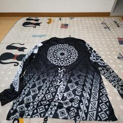 黄色とグレーの薄手の長袖2点セットの画像