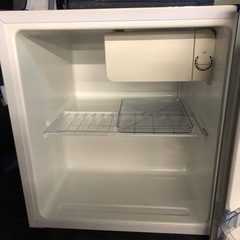 一人暮らし用、小型冷蔵庫の画像