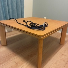 こたつテーブルの画像