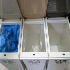 【７月中のみ！】 おしゃれな三連分別ごみ箱　差し上げます　無料　美品　エコ　リサイクル　早い者勝ち　ペールの画像
