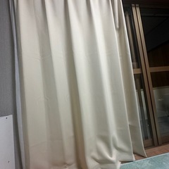 ベージュカーテン、レース付きの画像