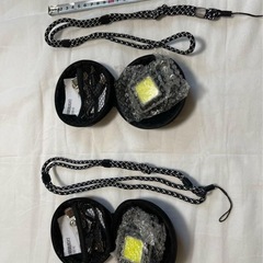 【取引中】2個入りLEDライト キーホルダー ミニライト ミニ投光器 懐中電灯 充電式の画像