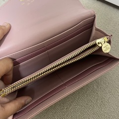 Maison de FLEURのレター型長財布です☺️の画像