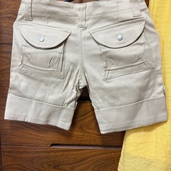 ベージュショートパンツの画像