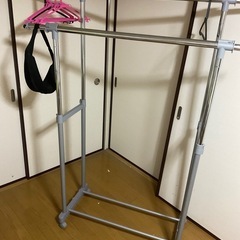 高さ伸縮パイプハンガーラック ダブル キャスター付きの画像