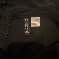 H&M 黒ミニスカートの画像