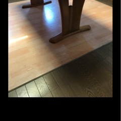 ダイニングテーブルの画像