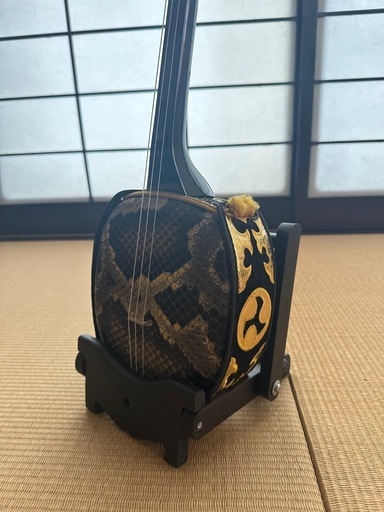 巨匠 銘苅春政 作 貴重な真壁型三線 巨匠 銘苅春政 作 貴重な真壁型三線 巨匠 銘苅春政