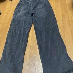ブラックジーンズの画像