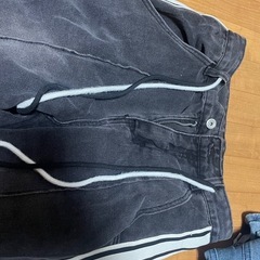 ブラックジーンズの画像