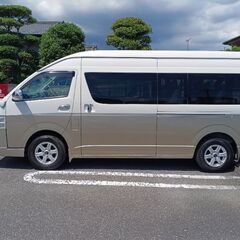 ハイエースコミューター10人乗りの画像