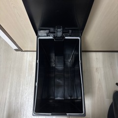 ゴミ箱45L ペダル式　2個までOKの画像