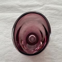 紫のガラス製セットの画像