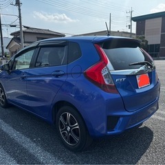 ホンダ フィットハイブリッド　ブルー　平成27年　75000km  埼玉県の画像