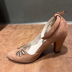 Noela ノエラ　
カッティングパンプス の画像